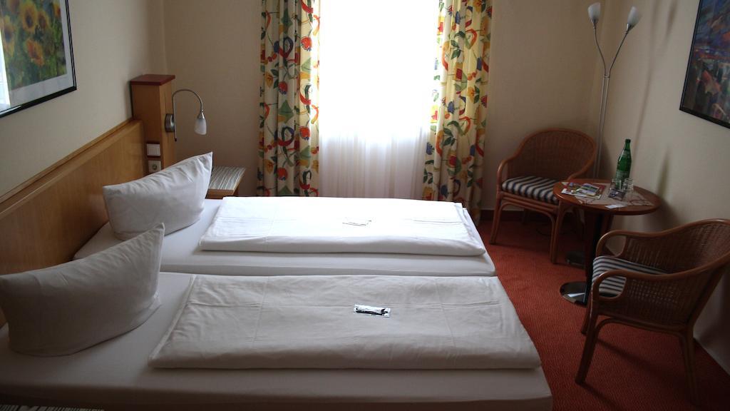 Hotel Garni Elegant Виллинген Экстерьер фото
