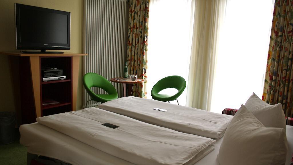 Hotel Garni Elegant Виллинген Экстерьер фото